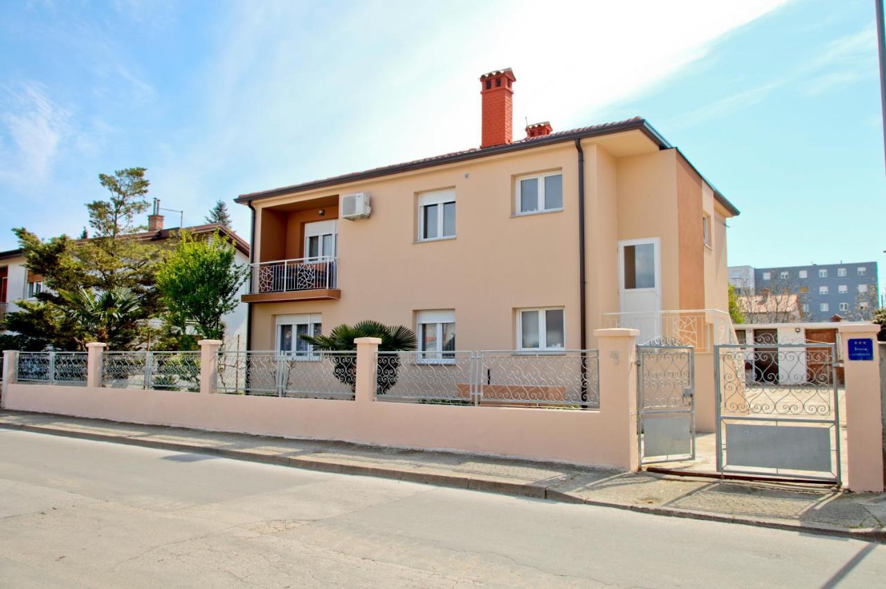 Apartment Kris Pula Exterior photo
