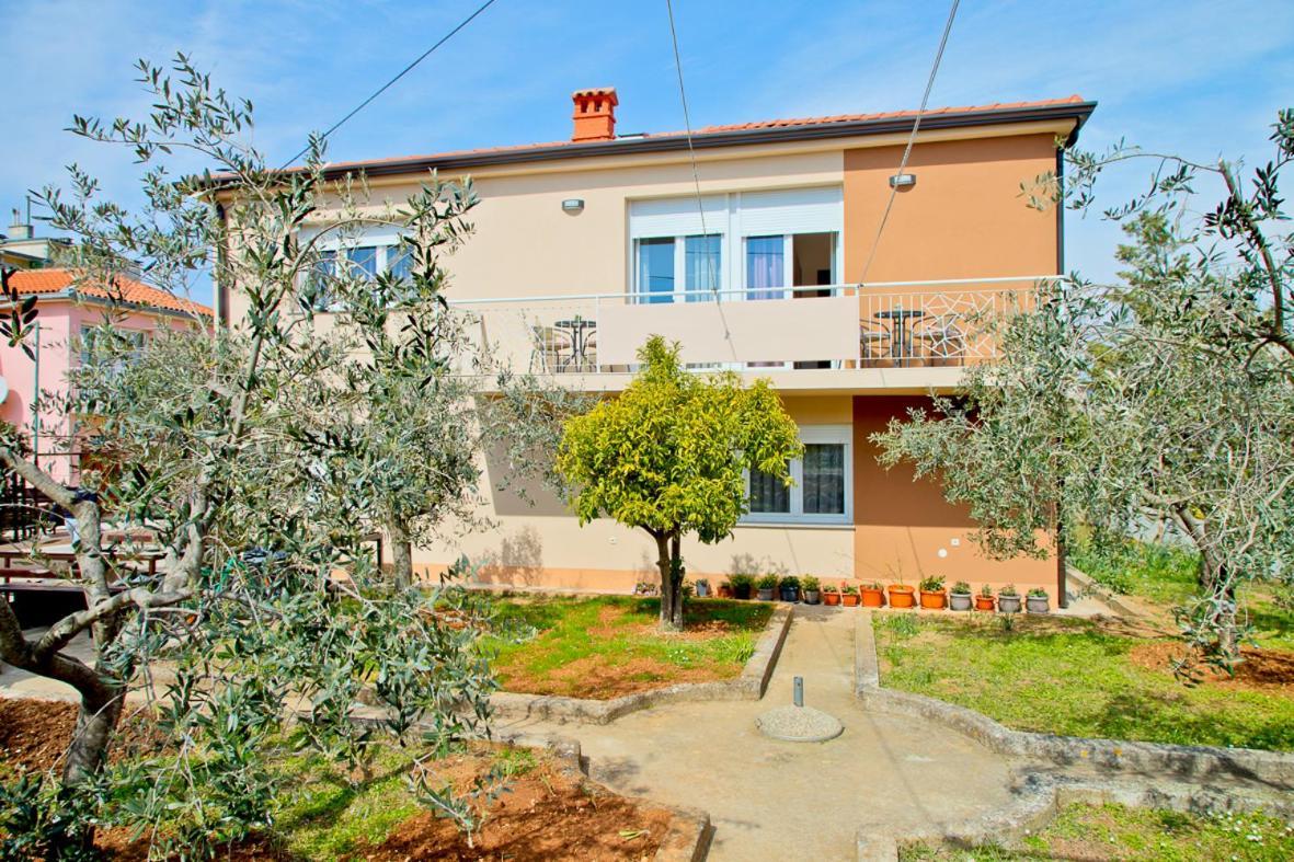Apartment Kris Pula Exterior photo