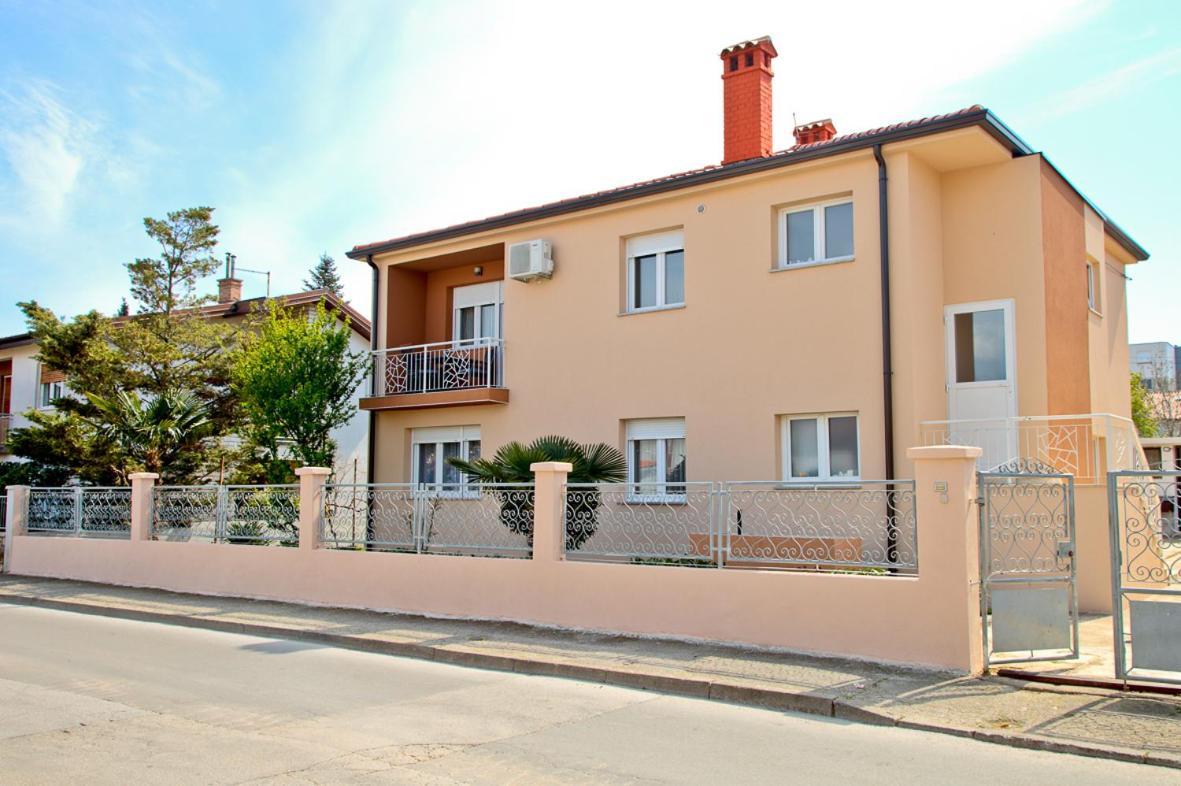 Apartment Kris Pula Exterior photo